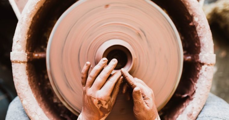 Beneficiile practicării ceramicii în terapia depresiei
