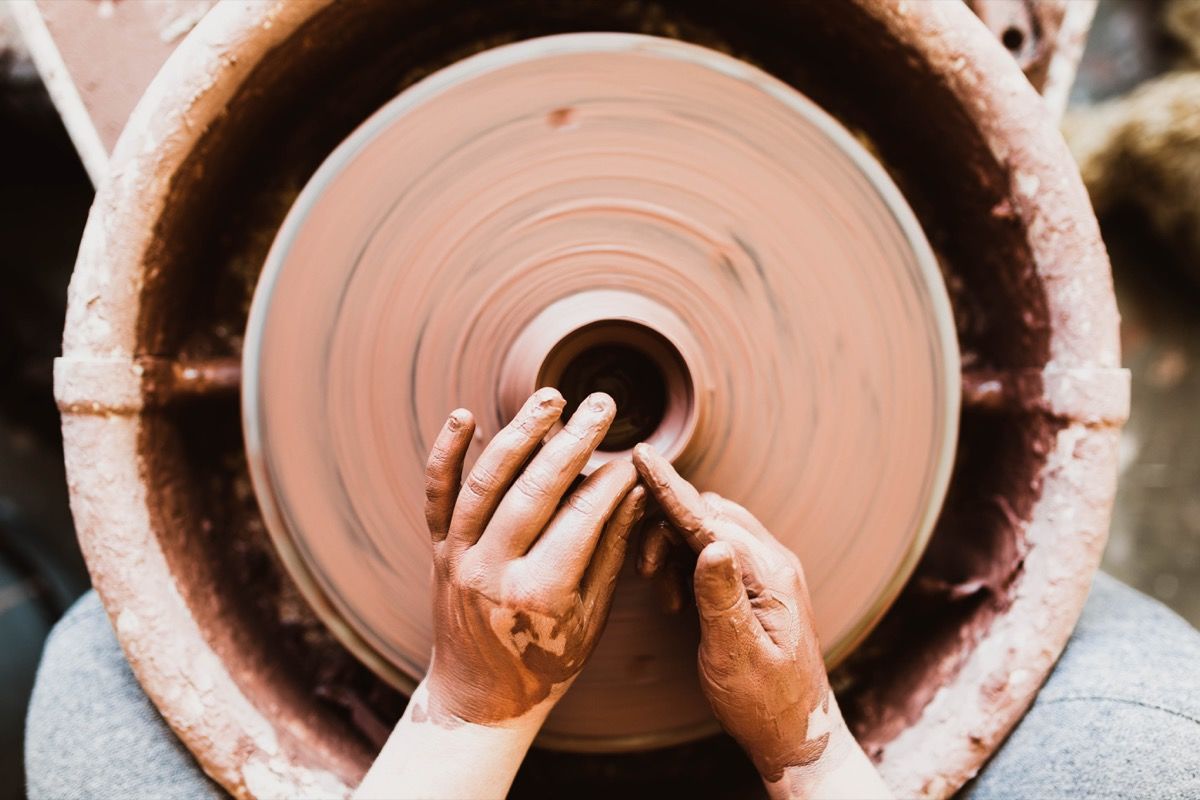Beneficiile practicării ceramicii în terapia depresiei